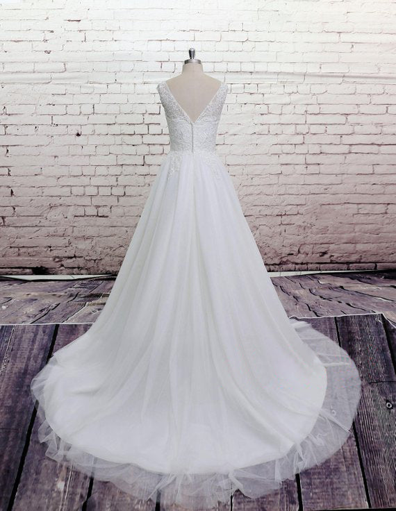 Popular Sexy V-back sleeveless Applique Tulle Wedding Dresses With Train, WD0348