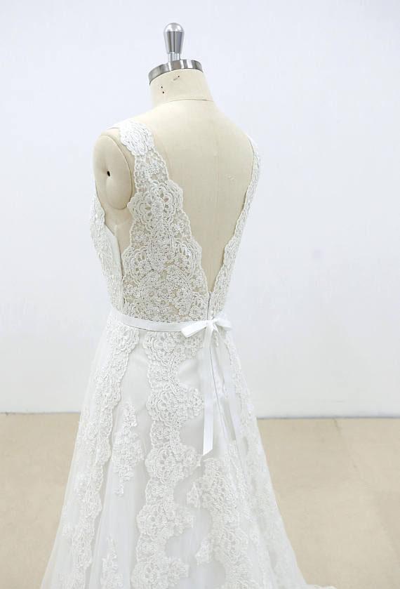 Hot Selling Gorgeous V-neck Lace Sleeveless Wedding Dresses with train, WD0367