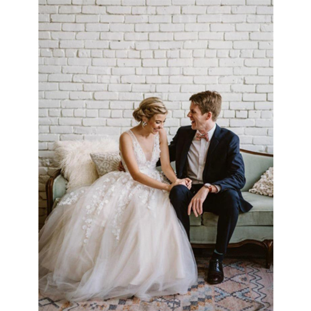 Charming A-line Floor-length Deep V-neck Tulle Appliques Wedding dresses , WD0412